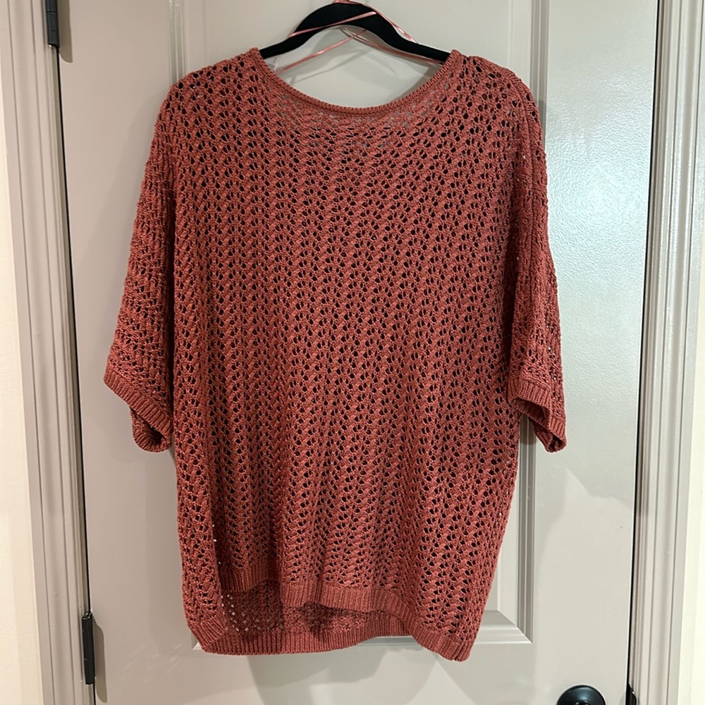 Open knot short sleeved sweater in size XL